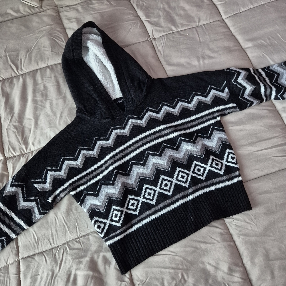 Black and White Patterned Women's Sweater